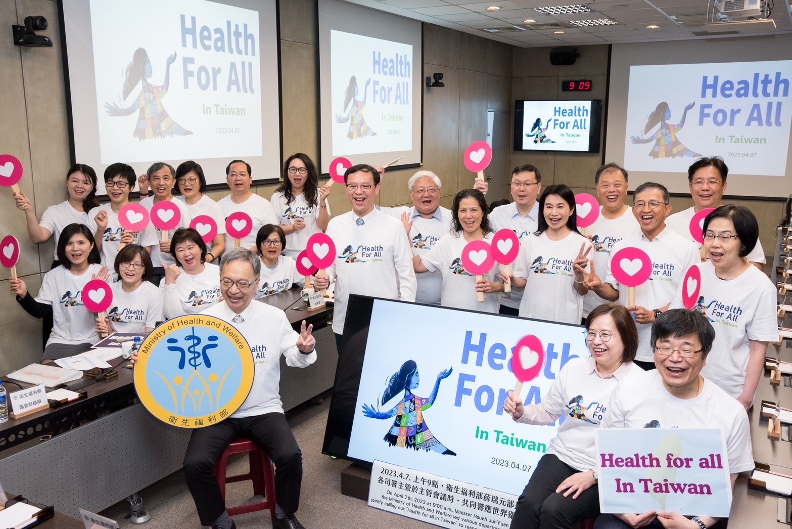On April 7, 2023, at 9:00 AM Taipei time, Minister Hsueh Jui-yuan (leftmost) of the Ministry of Heal